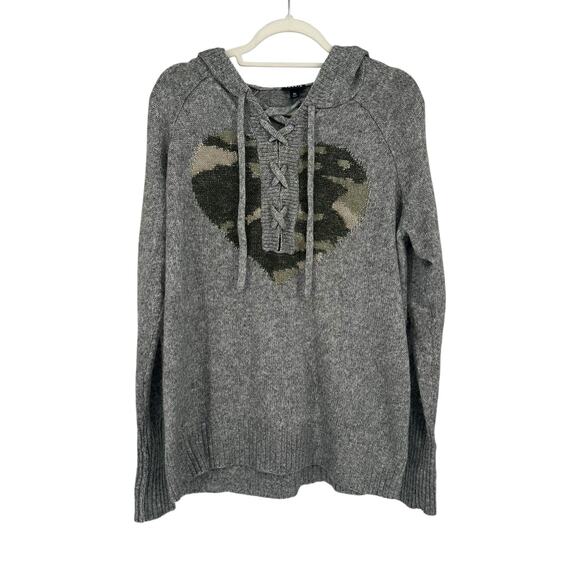 Torrid Gray Camo Heart Pullover Hooded Raglan Sweater Sz 00 - Picture 1 of 8